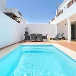 Icaro Piscina Climatizada ヴィラ *