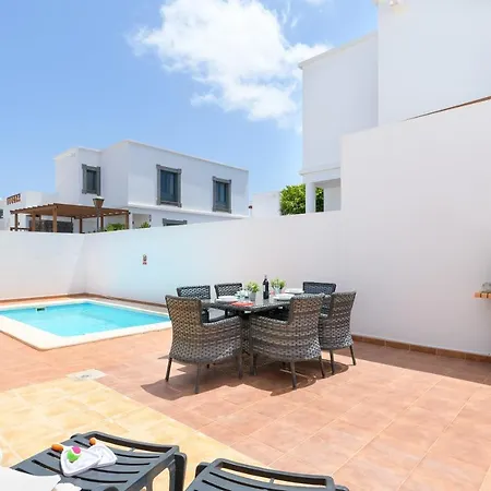 Icaro Piscina Climatizada ヴィラ *
